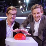 Joko Winterscheidt (33) und Klaas Heufer-Umlauf (28) müssen sich bei 17 Meter nun als Teamchefs selbst ins Zeug legen. Joko Winterscheidt (33) und Klaas Heufer-Umlauf (28) müssen sich bei 17 Meter nun als Teamchefs selbst ins Zeug legen.