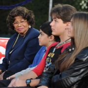 Katherine Jackson hat das Sorgerecht für Blanket (l.) Prince und Paris Jackson (r.) vorerst enverloren. Katherine Jackson hat das Sorgerecht für Blanket (l.) Prince und Paris Jackson (r.) vorerst enverloren.