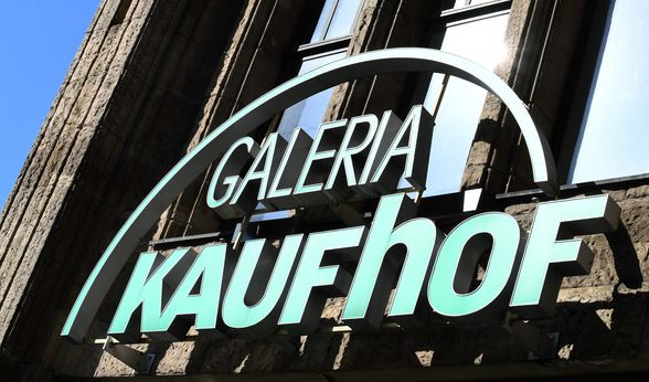 Kaufhof will Löhne und Weihnachtsgeld kürzen.