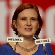«Kein Mensch braucht mehr als das Vierzigfache des Mindesteinkommens», sagt Katja Kipping von der Linkspartei. «Kein Mensch braucht mehr als das Vierzigfache des Mindesteinkommens», sagt Katja Kipping von der Linkspartei.