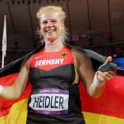 Konnte am Ende doch noch lachen: Hammerwerferin Betty Heidler nach dem Mess-Desaster im Wettkampf. Konnte am Ende doch noch lachen: Hammerwerferin Betty Heidler nach dem Mess-Desaster im Wettkampf.