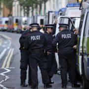 Polizisten in den Straßen Englands: Scotland Yard und Regierung streiten über den Einsatz der Sicherheitskräfte während der Krawalle in den vergangenen Tagen. Polizisten in den Straßen Englands: Scotland Yard und Regierung streiten über den Einsatz der Sicherheitskräfte während der Krawalle in den vergangenen Tagen.