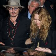 Liebescomeback ausgeschlossen? Johnny Depp und Vanessa Paradis verbringen den Urlaub gemeinsam. Liebescomeback ausgeschlossen? Johnny Depp und Vanessa Paradis verbringen den Urlaub gemeinsam.