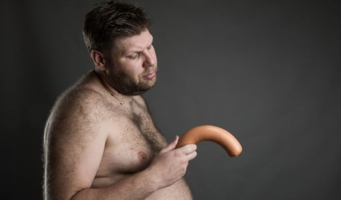 Manche Eigenschaften törnen Männer bei Frauen richtig ab.