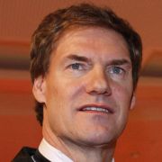 Der Finanzunternehmer Carsten Maschmeyer wurde vor allem seine Beziehung zu Schauspielerin Veronica Ferres einer breiten Öffentlichkeit bekannt. Der Finanzunternehmer Carsten Maschmeyer wurde vor allem seine Beziehung zu Schauspielerin Veronica Ferres einer breiten Öffentlichkeit bekannt.