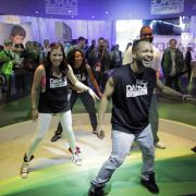 Enttäuschend für die meisten Core-Gamer: Microsoft setzt in den kommenden Monaten vor allem auf Kinect-Spiele wie Dance Central 2. Enttäuschend für die meisten Core-Gamer: Microsoft setzt in den kommenden Monaten vor allem auf Kinect-Spiele wie Dance Central 2.