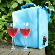 Mit der Box-In-Bag-Kühlbox zapfen Sie immer kühle Getränke - und alles in ultraleichter Verpackung. Mit der Box-In-Bag-Kühlbox zapfen Sie immer kühle Getränke - und alles in ultraleichter Verpackung.