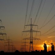 Mit der Energiewende steigt das Risiko von Engpässen. Einen Grund zur Panik gibt es laut regionaler Netzbetreiber aber nicht. Mit der Energiewende steigt das Risiko von Engpässen. Einen Grund zur Panik gibt es laut regionaler Netzbetreiber aber nicht.