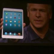 Mit 7,9 Zoll Bildschirmdiagonale ist das iPad Mini das erste kleine Tablet von Apple. Mit 7,9 Zoll Bildschirmdiagonale ist das iPad Mini das erste kleine Tablet von Apple.