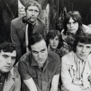 Terry Jones, Graham Chapman, John Cleese, Eric Idle, Terry Gilliam und Michael Palin (von links nach rechts) Terry Jones, Graham Chapman, John Cleese, Eric Idle, Terry Gilliam und Michael Palin (von links nach rechts)