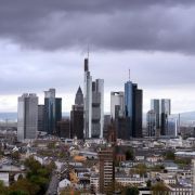 Moody's hat den Ausblick für den EFSF und einige Bundesländer auf negativ herabgestuft. Moody's hat den Ausblick für den EFSF und einige Bundesländer auf negativ herabgestuft.
