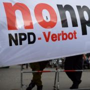 Nach Bayern plädieren auch Thüringen und Schleswig-Holstein für ein neues NPD-Verbotsverfahren. Nach Bayern plädieren auch Thüringen und Schleswig-Holstein für ein neues NPD-Verbotsverfahren.