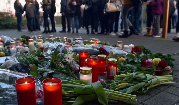 Nach dem Doppelmord von Herne veranstalteten die Kirchengemeinden der Stadt einen ökumenischen Trauergottesdienst für die beiden Opfer. Angehörige, Freunde, Nachbarn, Mitschüler waren bei der Gedenkveranstaltung.