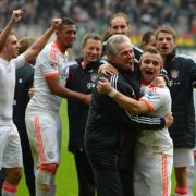 Nach dem schnellsten Meistertitel sind Spieler und Trainerfuchs Jupp Heynckes geil auf den ganz großen Pokal in London. Nach dem schnellsten Meistertitel sind Spieler und Trainerfuchs Jupp Heynckes geil auf den ganz großen Pokal in London.