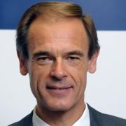Nach dem Milliarden-Verlust kündigte Bosch-Chef Volkmar Denner eiserne Sparbemühungen an. Nach dem Milliarden-Verlust kündigte Bosch-Chef Volkmar Denner eiserne Sparbemühungen an.