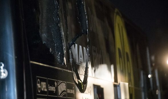 Nach dem Sprengstoffanschlag auf den Mannschaftsbus des Fußball-Bundesligisten Borussia Dortmund hat die Polizei nach Medieninformationen einen Tatverdächtigen festgenommen.