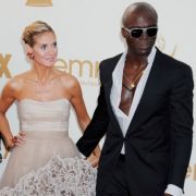 Nachdem Seal Heidi Klum mit Affären-Beschuldigungen in Verruf gebracht hat, will er nun doch in eine schnelle Scheidung einwilligen. Nachdem Seal Heidi Klum mit Affären-Beschuldigungen in Verruf gebracht hat, will er nun doch in eine schnelle Scheidung einwilligen.