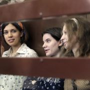 Nadezhda Tolokonnikova (links), Yekaterina Samutsevich und Maria Aliokhina (rechts): Moskau schlägt den Pussy Riot-Aufstand nieder. Nadezhda Tolokonnikova (links), Yekaterina Samutsevich und Maria Aliokhina (rechts): Moskau schlägt den Pussy Riot-Aufstand nieder.