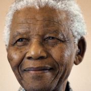 Der greise Mandela hat für sein Land noch immer eine überragende Bedeutung als humanitäre Leitfigur und nationaler Versöhner. Der greise Mandela hat für sein Land noch immer eine überragende Bedeutung als humanitäre Leitfigur und nationaler Versöhner.