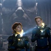 Noomi Rapace (Mitte) als Elizabeth und Michael Fassbender als David in dem Science Fiction-Film Prometheus - Dunkle Zeichen von Ridley Scott. Noomi Rapace (Mitte) als Elizabeth und Michael Fassbender als David in dem Science Fiction-Film Prometheus - Dunkle Zeichen von Ridley Scott.