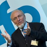 Ökonom Hans-Werner Sinn wirft deutschen Politikern in Sachen Griechenlandhilfe eine Täuschung des Bürgers vor. Ökonom Hans-Werner Sinn wirft deutschen Politikern in Sachen Griechenlandhilfe eine Täuschung des Bürgers vor.