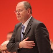 Peer Steinbrück ließ sich auf dem außerordentlichen Bundesparteitag der SPD in Hannover feiern. Peer Steinbrück ließ sich auf dem außerordentlichen Bundesparteitag der SPD in Hannover feiern.