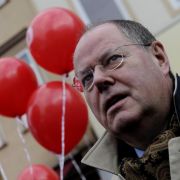 Peer Steinbrück in den letzten Zügen des Straßenwahlkampfs Niedersachsen. Peer Steinbrück in den letzten Zügen des Straßenwahlkampfs Niedersachsen.