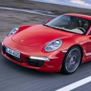Ein Auto, das auch im tiefsten Winter Frühlingsgefühle auslöst: der Porsche 911. Ein Auto, das auch im tiefsten Winter Frühlingsgefühle auslöst: der Porsche 911.