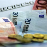 Je älter die Antragsteller, desto höher fallen die Prämien für eine Berufsunfähigkeitsversicherung aus. Je älter die Antragsteller, desto höher fallen die Prämien für eine Berufsunfähigkeitsversicherung aus.