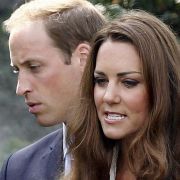 Prinz William und seine Frau Kate sind bestürzt über den Tod der Krankenschwester, die womöglich auf einen Telefonscherz hereingefallen ist. Prinz William und seine Frau Kate sind bestürzt über den Tod der Krankenschwester, die womöglich auf einen Telefonscherz hereingefallen ist.