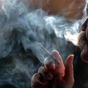 Raucherhusten klingt so harmlos. Dabei ist die Lungenkrankheit die vierthäufigste Todesursache weltweit. Raucherhusten klingt so harmlos. Dabei ist die Lungenkrankheit die vierthäufigste Todesursache weltweit.