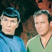Kaum ein anderes Fernsehgespann war so gut kontrapunktiert wie Commander Spock (Leonard Nimoy) und Captain Jim Kirk (William Shatner). Kaum ein anderes Fernsehgespann war so gut kontrapunktiert wie Commander Spock (Leonard Nimoy) und Captain Jim Kirk (William Shatner).