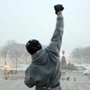 Kann die Siegerpose noch immer: Sylvester Stallone als Ex-Boxchamp Rocky Balboa. 30 Jahre nach Erscheinen des ersten Rocky-Films schließt dieser die sechsteilige Filmreihe ab. Kann die Siegerpose noch immer: Sylvester Stallone als Ex-Boxchamp Rocky Balboa. 30 Jahre nach Erscheinen des ersten Rocky-Films schließt dieser die sechsteilige Filmreihe ab.