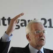 Rüdiger Grube bleibt stur: «Stuttgart 21» wird gebaut - trotz Mehrkosten von 1 Milliarde Euro. Rüdiger Grube bleibt stur: «Stuttgart 21» wird gebaut - trotz Mehrkosten von 1 Milliarde Euro.