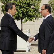 Machtwechsel: Frankreichs bisheriger Präsident Nicolas Sarkozy bei der Amtsübergabe an seinen Nachfolger Francois Hollande. Machtwechsel: Frankreichs bisheriger Präsident Nicolas Sarkozy bei der Amtsübergabe an seinen Nachfolger Francois Hollande.