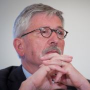 Kann das Zündeln nicht sein lassen: Thilo Sarrazin (SPD) bei der Vorstellung seines Buches Europa braucht den Euro nicht. Kann das Zündeln nicht sein lassen: Thilo Sarrazin (SPD) bei der Vorstellung seines Buches Europa braucht den Euro nicht.