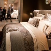 Das Schlafzimmer nimmt Kurs auf die Natur. Pastelltöne und Naturmaterialien sind derzeit voll im Trend. Das Schlafzimmer nimmt Kurs auf die Natur. Pastelltöne und Naturmaterialien sind derzeit voll im Trend.