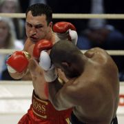 Schwer gezeichnet: 2008 musste sich Wladimir Klitschko heftig gegen Tony Thompson wehren. Schwer gezeichnet: 2008 musste sich Wladimir Klitschko heftig gegen Tony Thompson wehren.