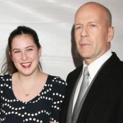 Scout Willis wurde in einer U-Bahn-Station mit Alkohol erwischt. Papa Bruce Willis war darüber sicher nicht erfreut. Scout Willis wurde in einer U-Bahn-Station mit Alkohol erwischt. Papa Bruce Willis war darüber sicher nicht erfreut.