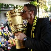 Sebastian Kehl kennt noch ein Gesetzt des Pokals: Man muss ihn lieb haben, den goldenen Pott! Sebastian Kehl kennt noch ein Gesetzt des Pokals: Man muss ihn lieb haben, den goldenen Pott!