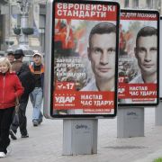 Seine Sportkarriere hat Vitali Klitschko beendet, in der Politik hat er noch viel vor: Der Boxchampion will Regierungschef seines Heimatlandes Ukraine werden. Seine Sportkarriere hat Vitali Klitschko beendet, in der Politik hat er noch viel vor: Der Boxchampion will Regierungschef seines Heimatlandes Ukraine werden.
