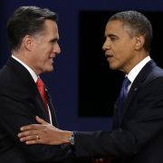 Shake hands: Mitt Romney (links) und Barack Obama stellten sich ihrer ersten TV-Debatte im Rennen um die US-Präsidentschaft. Shake hands: Mitt Romney (links) und Barack Obama stellten sich ihrer ersten TV-Debatte im Rennen um die US-Präsidentschaft.