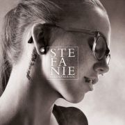 Sie mischt Soul, Funk und Rock auf beeindruckende Art und Weise: Jetzt ist das dritte Album von Stefanie Heinzmann erschienen. Sie mischt Soul, Funk und Rock auf beeindruckende Art und Weise: Jetzt ist das dritte Album von Stefanie Heinzmann erschienen.