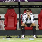 Stürmer Mario Gomez kann es nicht fassen: Deutschland verliert das EM-Halbfinale gegen Italien. Stürmer Mario Gomez kann es nicht fassen: Deutschland verliert das EM-Halbfinale gegen Italien.