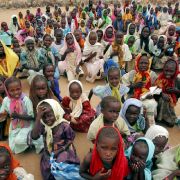 Heimatlose Kinder im Kalma-Camp im Süden Darfurs (Archivfoto). Auch die Bevölkerung des Sudan leidet unter ethnischen Konflikten. Heimatlose Kinder im Kalma-Camp im Süden Darfurs (Archivfoto). Auch die Bevölkerung des Sudan leidet unter ethnischen Konflikten.