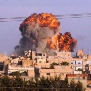 Syrien explodiert und brennt - und offenbar schrecken weder Regime noch Rebellen vor Gräueltaten zurück. Syrien explodiert und brennt - und offenbar schrecken weder Regime noch Rebellen vor Gräueltaten zurück.