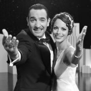 Machen sich gegenseitig das Rampenlicht streitig: Stummfilmstar George Valentin (Jean Dujardin) und Starlet Peppy Miller (Bérénice Bejo). Machen sich gegenseitig das Rampenlicht streitig: Stummfilmstar George Valentin (Jean Dujardin) und Starlet Peppy Miller (Bérénice Bejo).