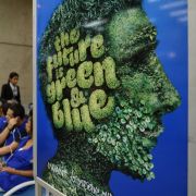 «The Future Is Green Blue» (dt.: Die Zukunft ist grün und blau): 20 Jahre nach dem Erdgipfel soll in Rio de Janeiro wieder Klimageschichte geschrieben werden. «The Future Is Green Blue» (dt.: Die Zukunft ist grün und blau): 20 Jahre nach dem Erdgipfel soll in Rio de Janeiro wieder Klimageschichte geschrieben werden.