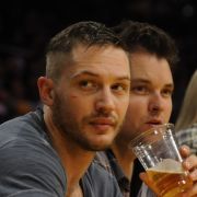 Durchtrainiert und ein exzellenter Schauspieler: Als Bane will Tom Hardy Batman das Fürchten lehren. Durchtrainiert und ein exzellenter Schauspieler: Als Bane will Tom Hardy Batman das Fürchten lehren.
