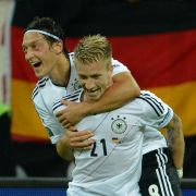 Torschütze Marco Reus und Mesut Özil harmonierten hervorragend - und zeigten ihre Spielfreude. Torschütze Marco Reus und Mesut Özil harmonierten hervorragend - und zeigten ihre Spielfreude.